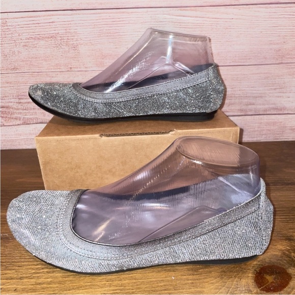 Yuu Ballet flats slip on shimmery silver platinum size 6.5 casual shoes - Picture 2 of 11
